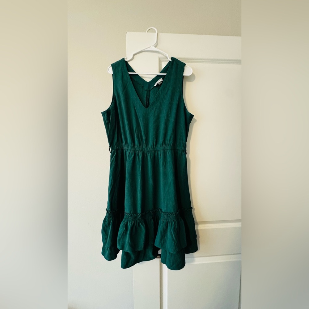 🔥$10FINAL PRICE🔥Calvin Klein Hunter Green V-Neck Sleeveless Tiered Ruffle Dress🧡 - Picture 3 of 10